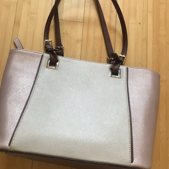 Calvin Klein barely used authentic pink purse - Picture 4 of 5